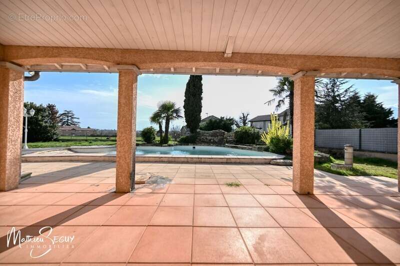 Maison à GREZIEU-LA-VARENNE