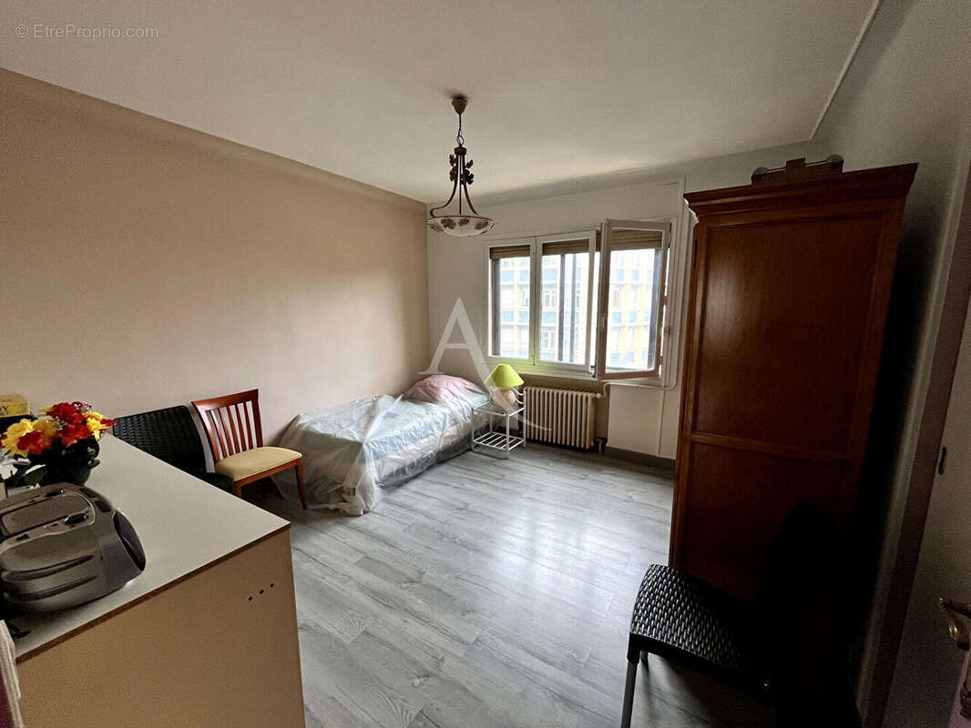 Grand appartement 4 pièces - 98 m² - avec balcons, garage et cave Perpignan - photo 5