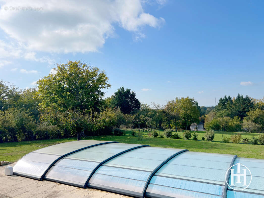 Maison à AINAY-LE-CHATEAU