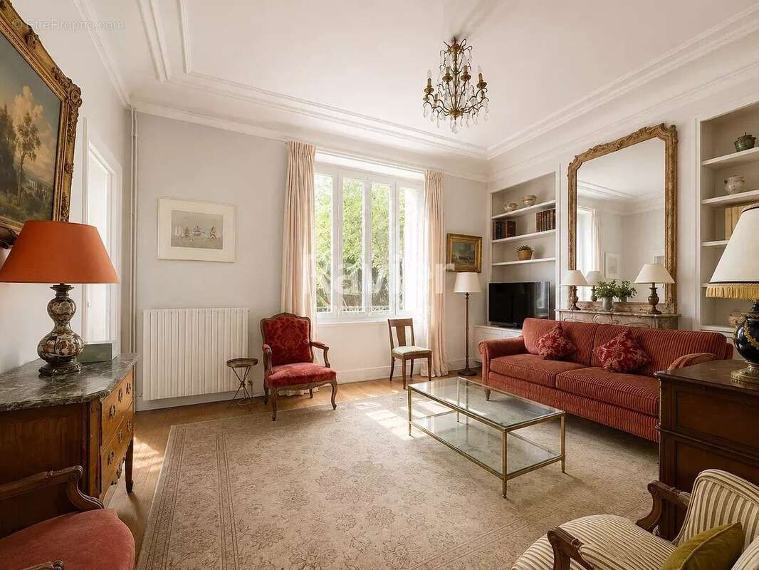 Appartement à PARIS-16E