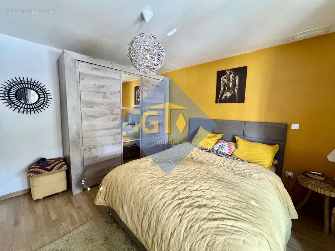 Maison à LAUDUN-L'ARDOISE