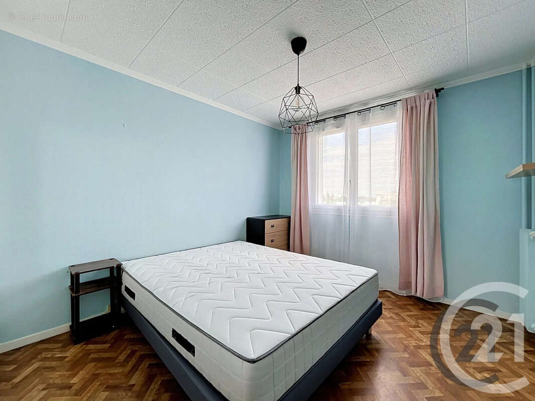 Appartement 61 m² à Saint-Andre-Les-Vergers  - photo 4