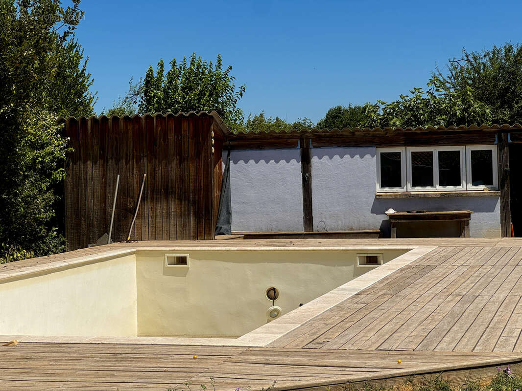 Maison de 110 m2 avec piscine, atelier 50m2, carport 20 m2 et terrain de 1 150 m2 - photo 7
