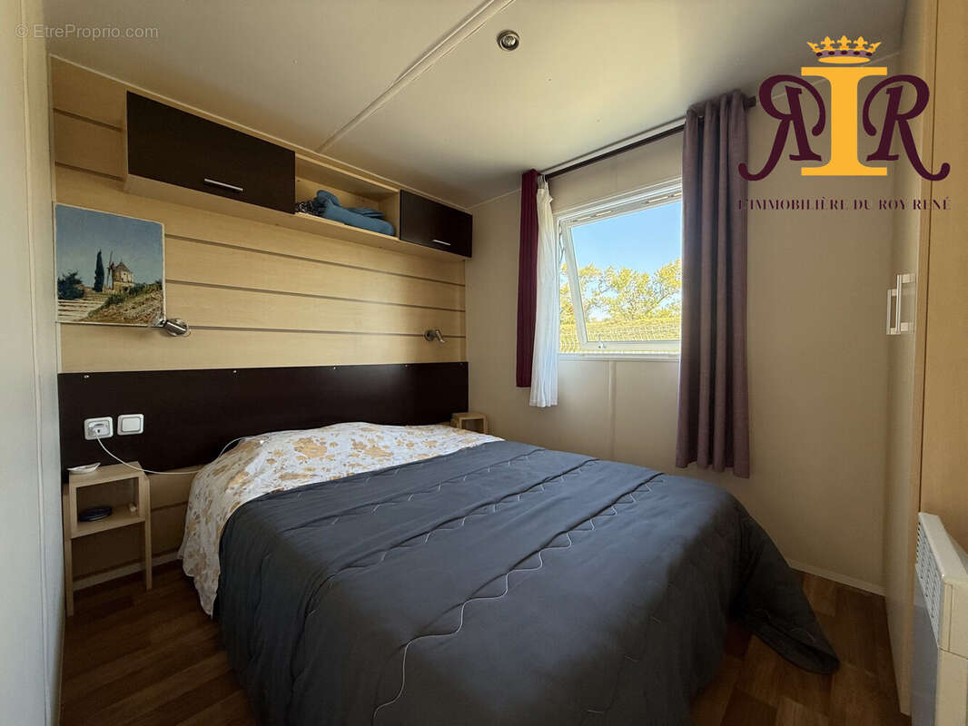 Maison à LA ROQUE-D&#039;ANTHERON