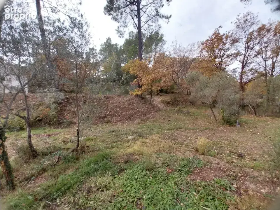 Terrain 1 037 m² à vendre à Salernes (83690) - photo 2