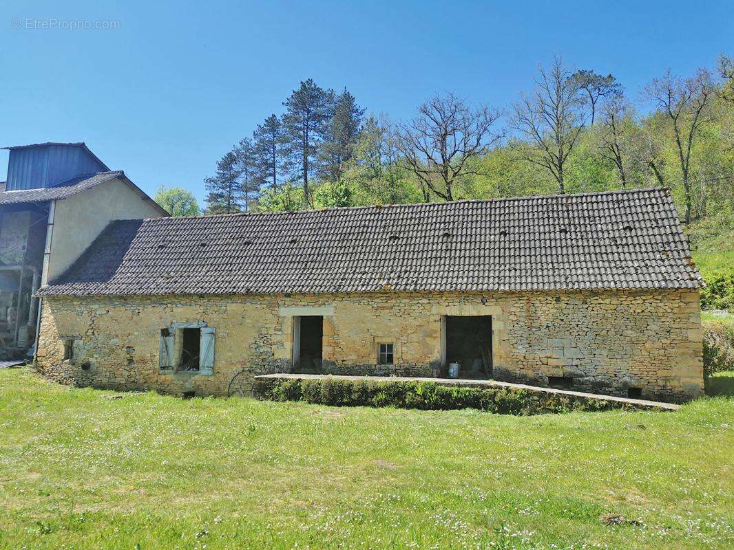 Propriété St Genies 5 pièce(s) 160 m2 - photo 6
