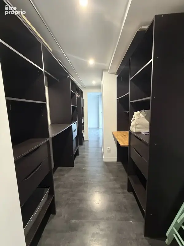 F2 atypique de 60m2 et véranda - photo 3