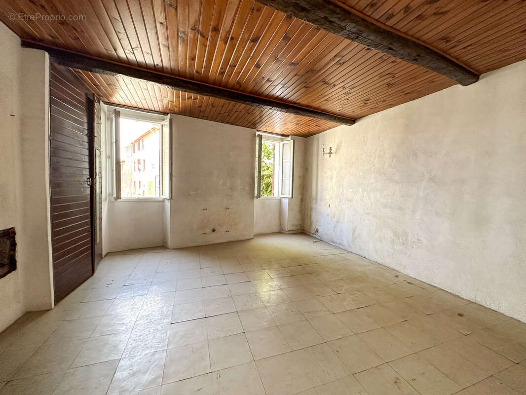 Collobrieres maison de village beaux volumes - photo 3