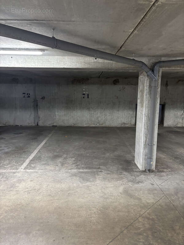 Parking à SARTROUVILLE