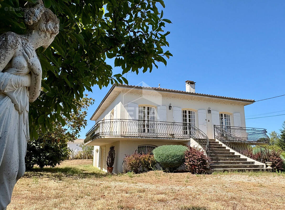 Maison à PINEUILH
