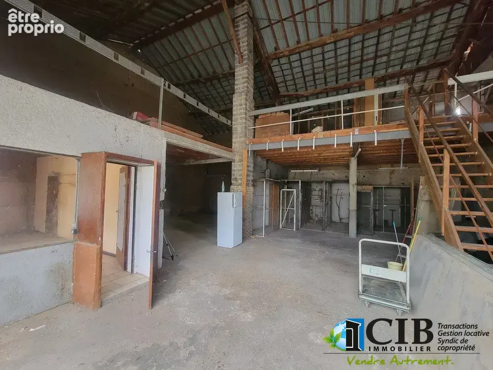 Maison à rénover avec grande dépendance sur terrain de 765 m2 env. - photo 11