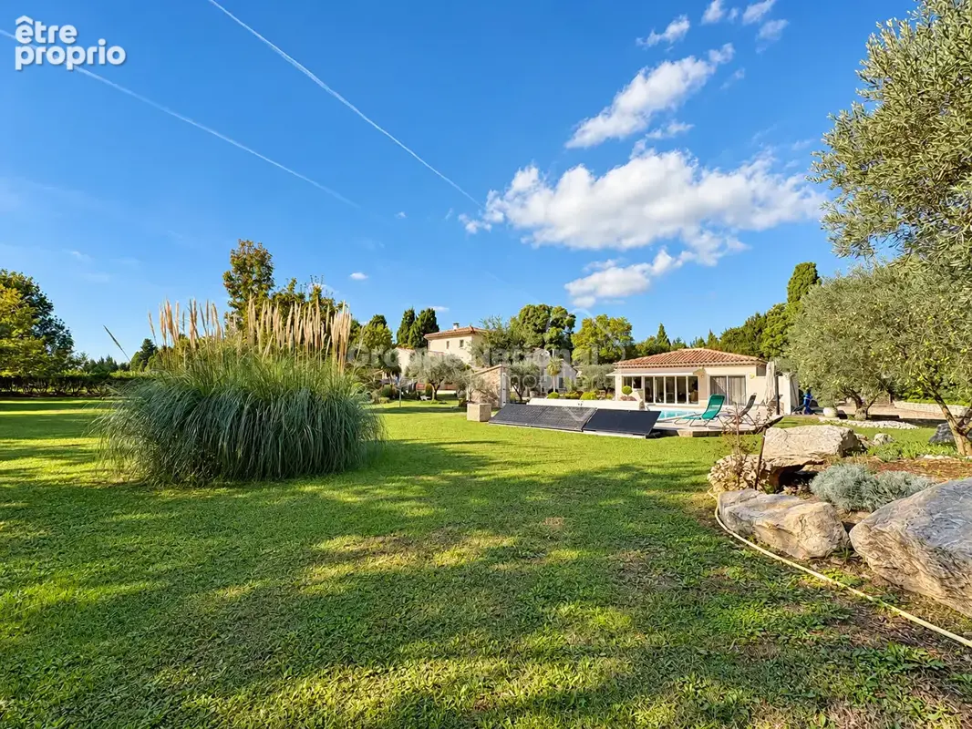 Salon-de-Provence (Bel-Air) : Propriété sur 5000 m² avec piscine - photo 18