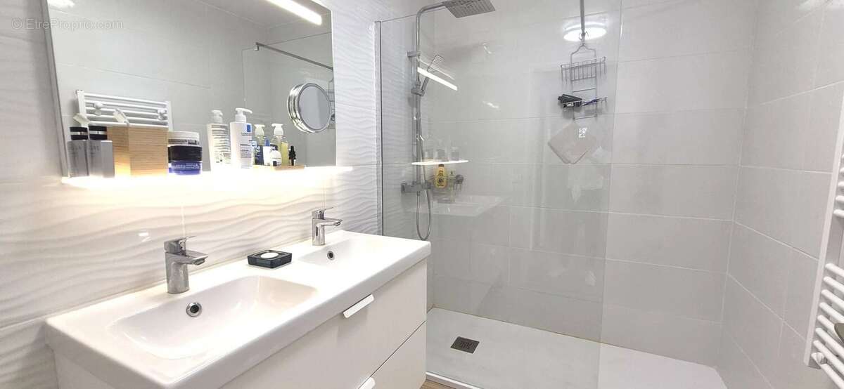 Appartement à SAINT-LAURENT-DU-VAR