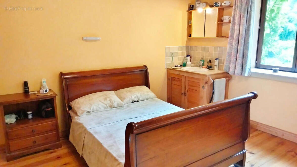 CHAMBRE - Maison à SAINT-CIERS-SUR-BONNIEURE