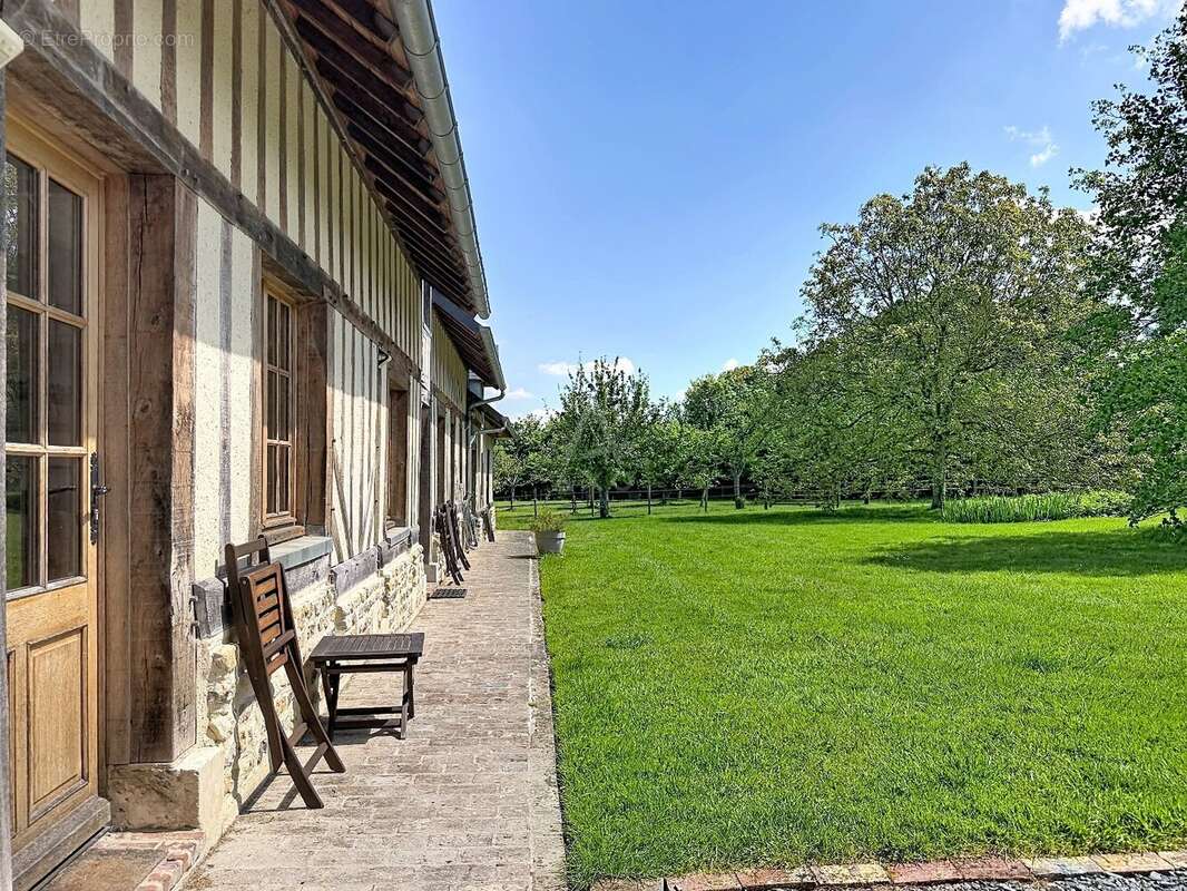 Propriété normande rénovée avec gîte, dépendances et herbage - photo 19