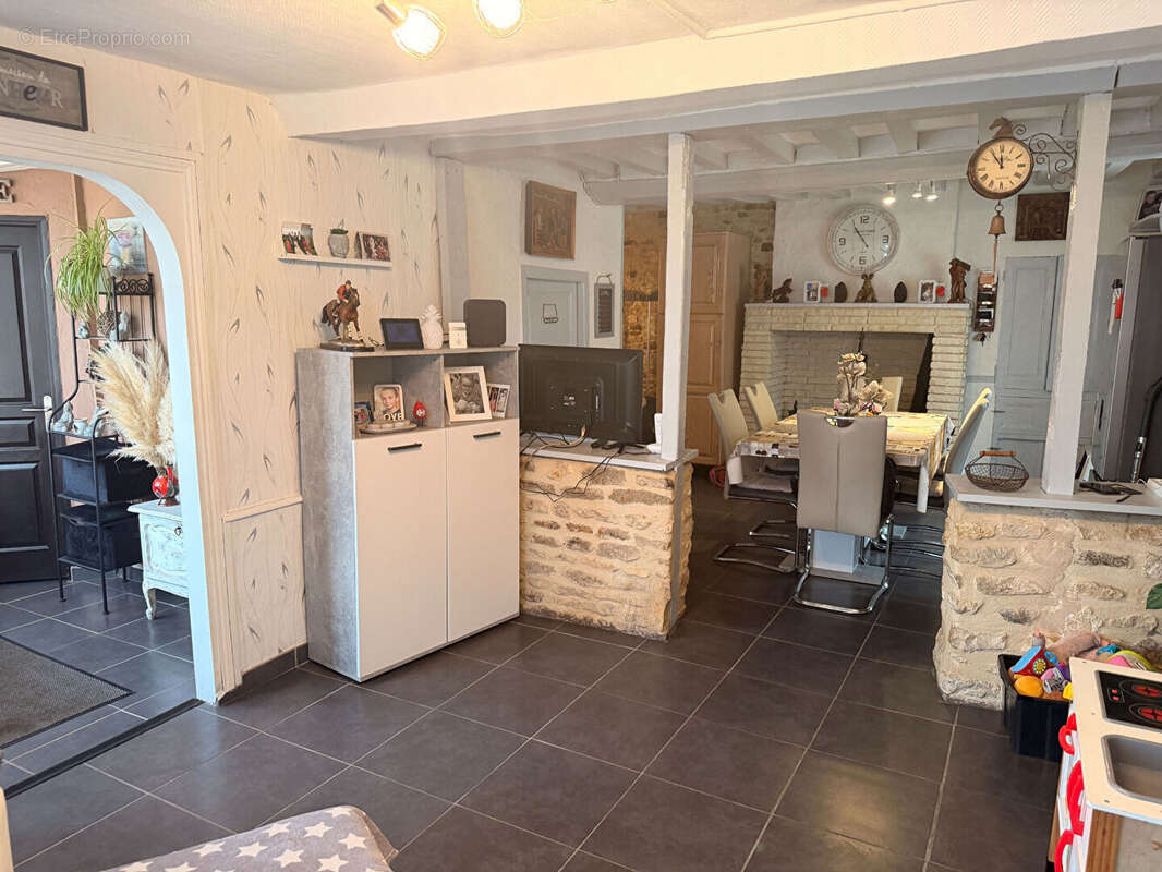 Maison 3 chambres, jardin et hangar - photo 6
