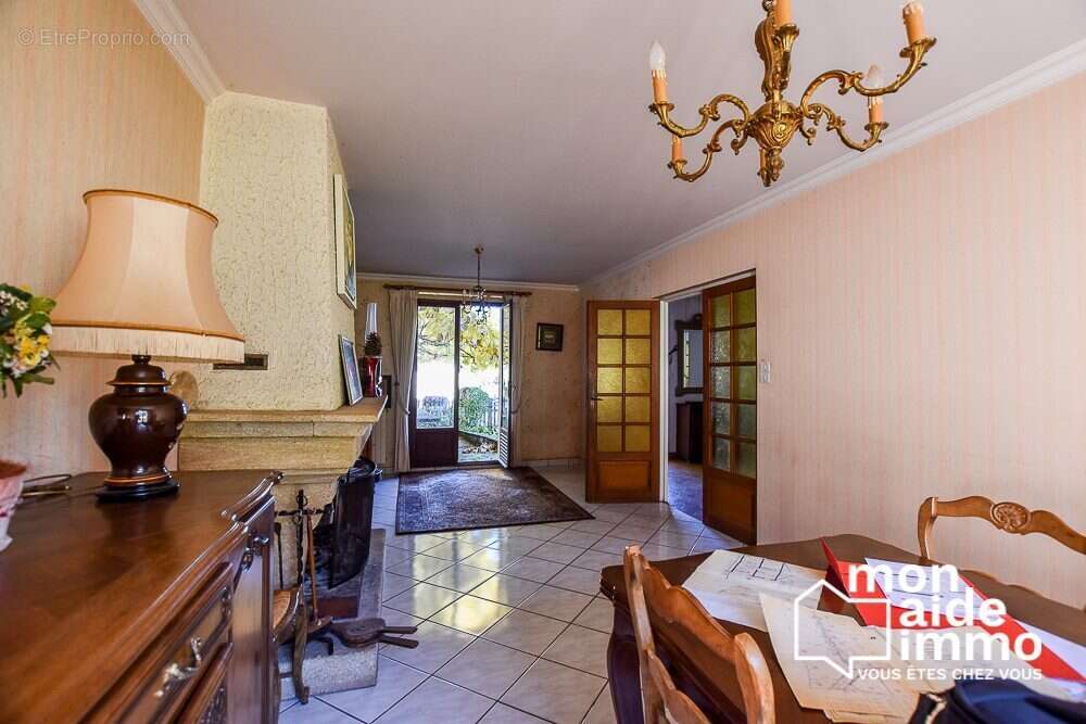 Maison à LE MONASTERE