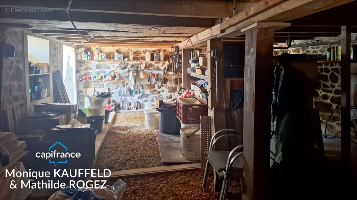 Maison à vendre 4 pièces OLLIERGUES (63) avec jardin, grange et cave - photo 17