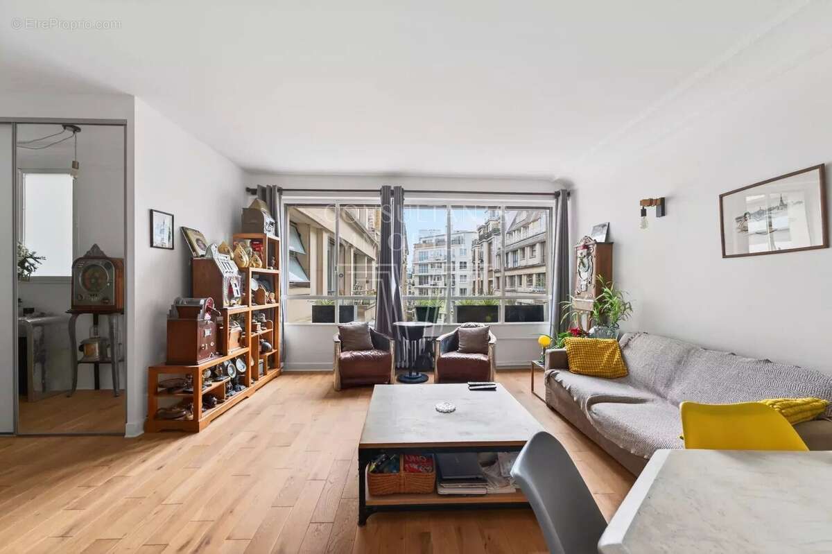 Appartement à PARIS-17E