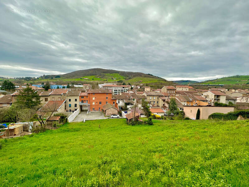 Dpt Rhône (69), au coeur de Pontcharra, terrain de 750 m2 totalement viabilisé pour 2 maisons - photo 9