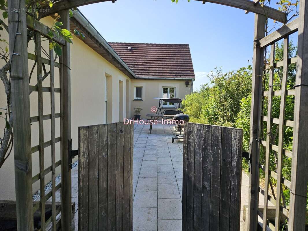 Maison à CHAMPAGNE-SUR-VINGEANNE