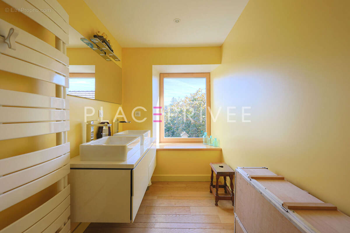 Maison à LA CHAPELLE-AUX-BOIS