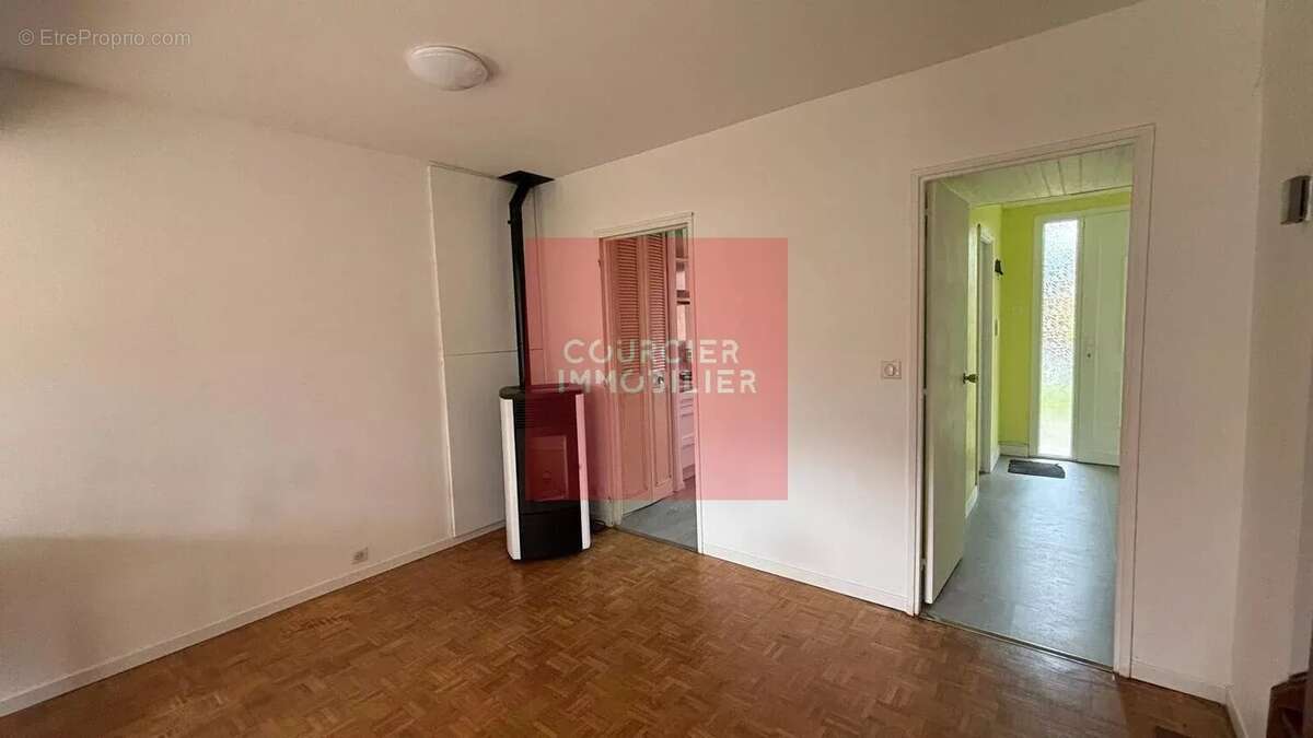 Maison à LE MESNIL-SAINT-DENIS