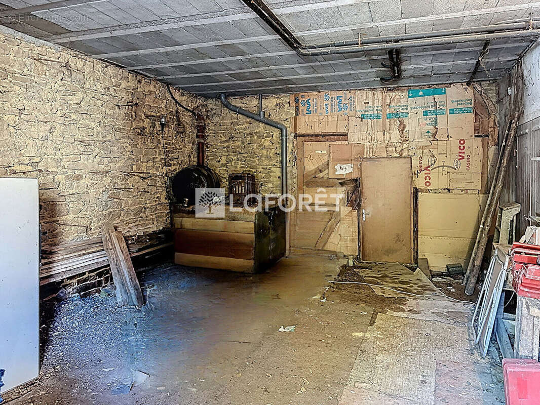 Maison à COURMANGOUX