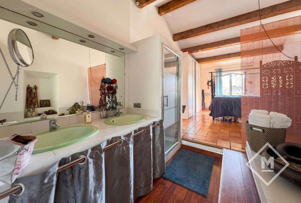 Appartement à MARSEILLE-4E