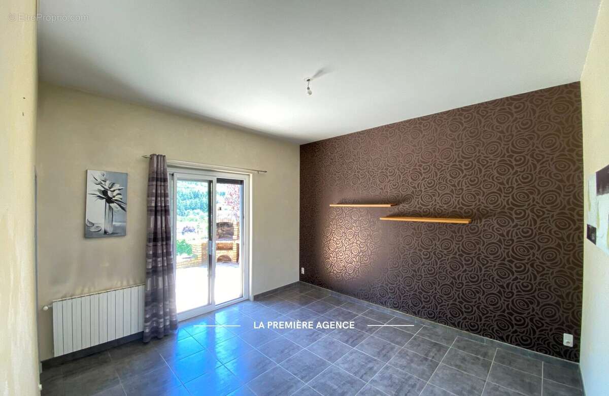 Maison 122 m² à Saint-Forgeux  - photo 3