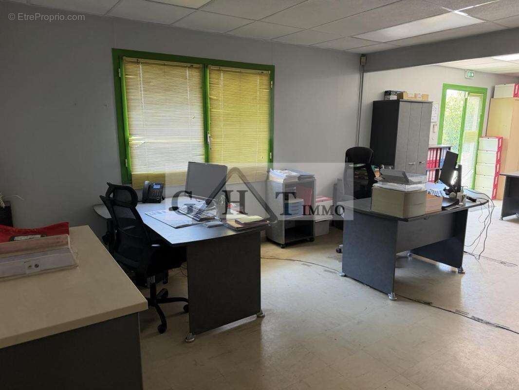 Entrepot 530m2 a vendre le plessis paté - photo 11