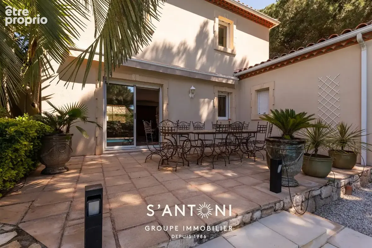 Grau d'Agde propriété d'exception de 203 m² nichée dans un écrin de verdure sur un terrain de 1083 m² m² - photo 15