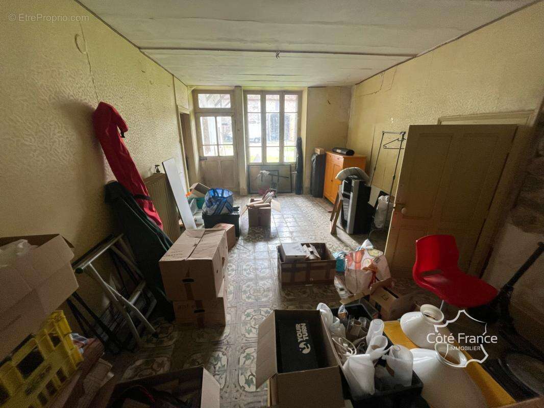 Maison à VIC-DE-CHASSENAY