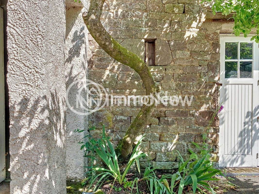 Ancien Presbytère rénové à ST URSIN - photo 23