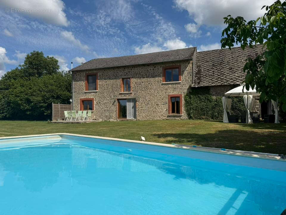 Maison à SAINT-PRIEST-LA-PLAINE