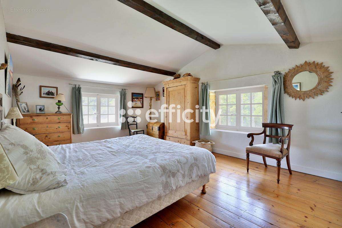 Maison 151 m² à Ville-Sur-Jarnioux  - photo 9