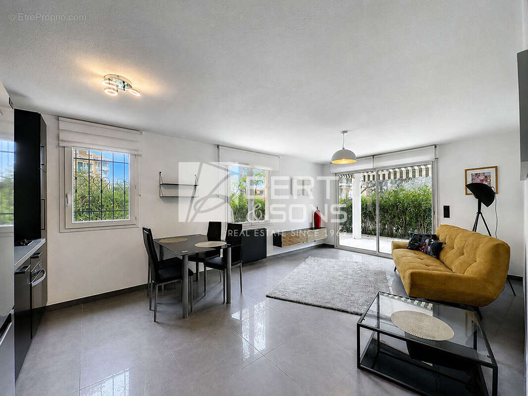 Appartement à MANDELIEU-LA-NAPOULE