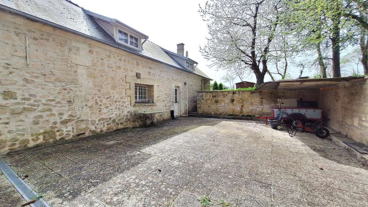 HAUTEFONTAINE – Authentique longère avec du cachet ! - photo 3