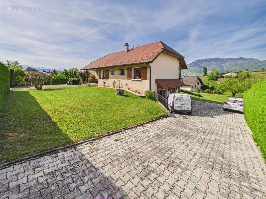 SAINT-JEOIRE-PRIEURÉ - Maison individuelle de plain-pied sur terrain de 1760 m² - photo 17