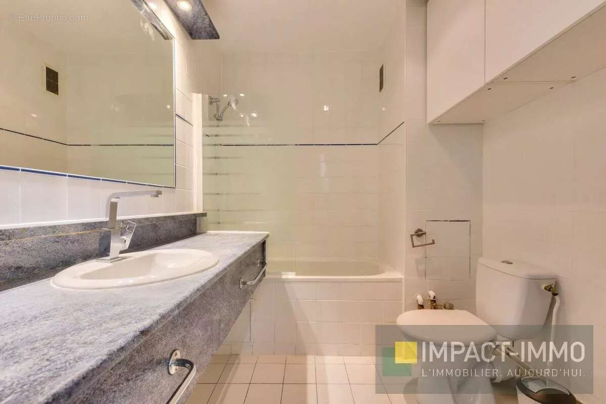 Appartement à COURBEVOIE