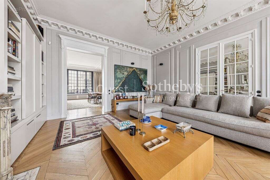 Appartement à PARIS-8E