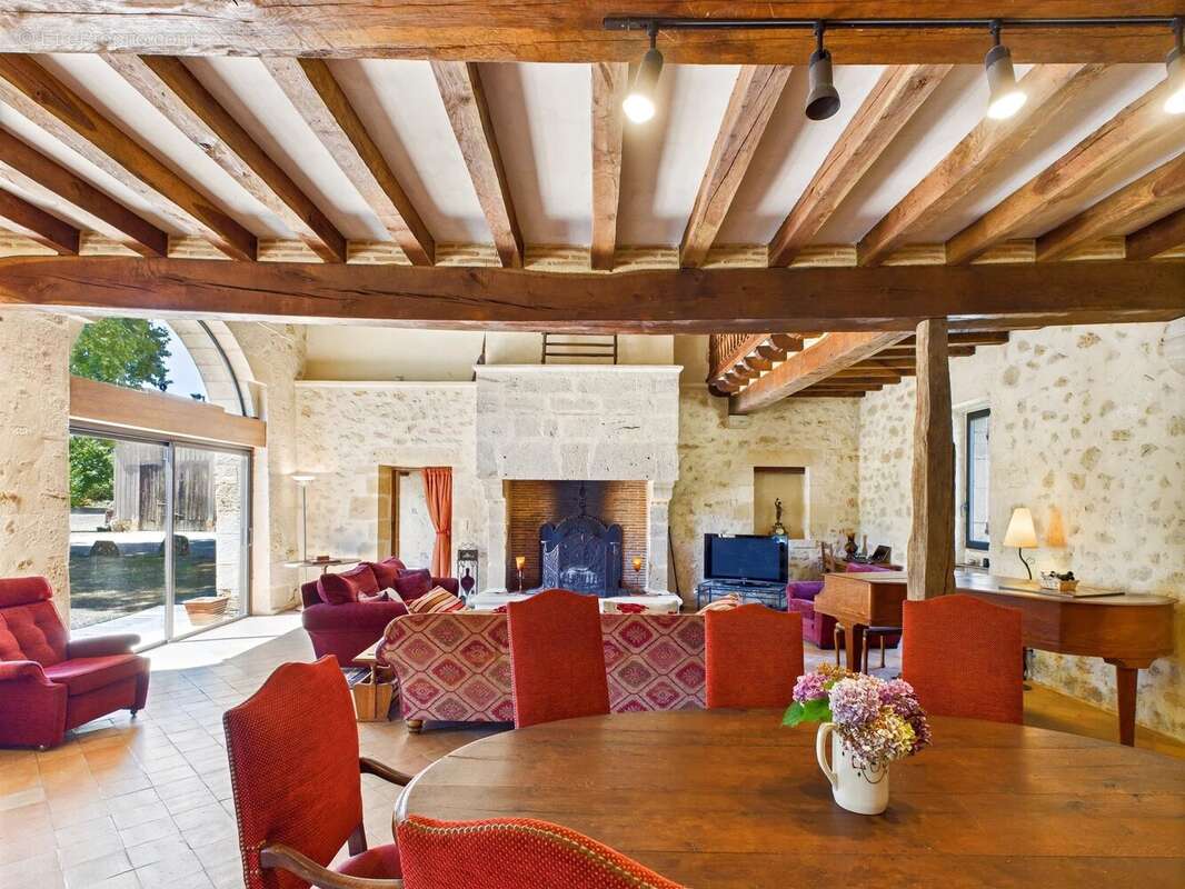 Propriété d’exception du Moyen Âge en bord de rivière – Maison d’amis, piscine à débordement et dépendance – Proche Bergerac - photo 3
