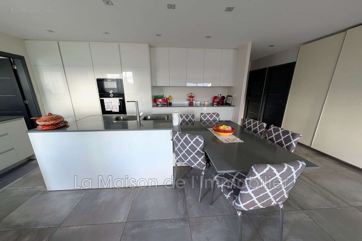 Maison à CRIQUEBEUF-SUR-SEINE