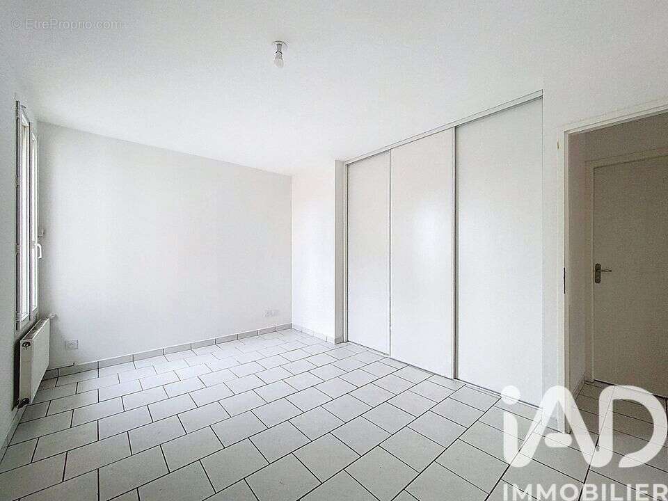 Photo 8 - Appartement à DECINES-CHARPIEU