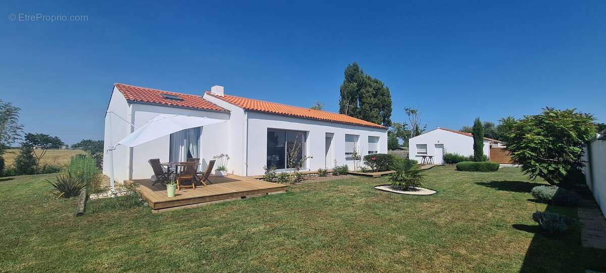 Maison à CHAMPAGNE-LES-MARAIS