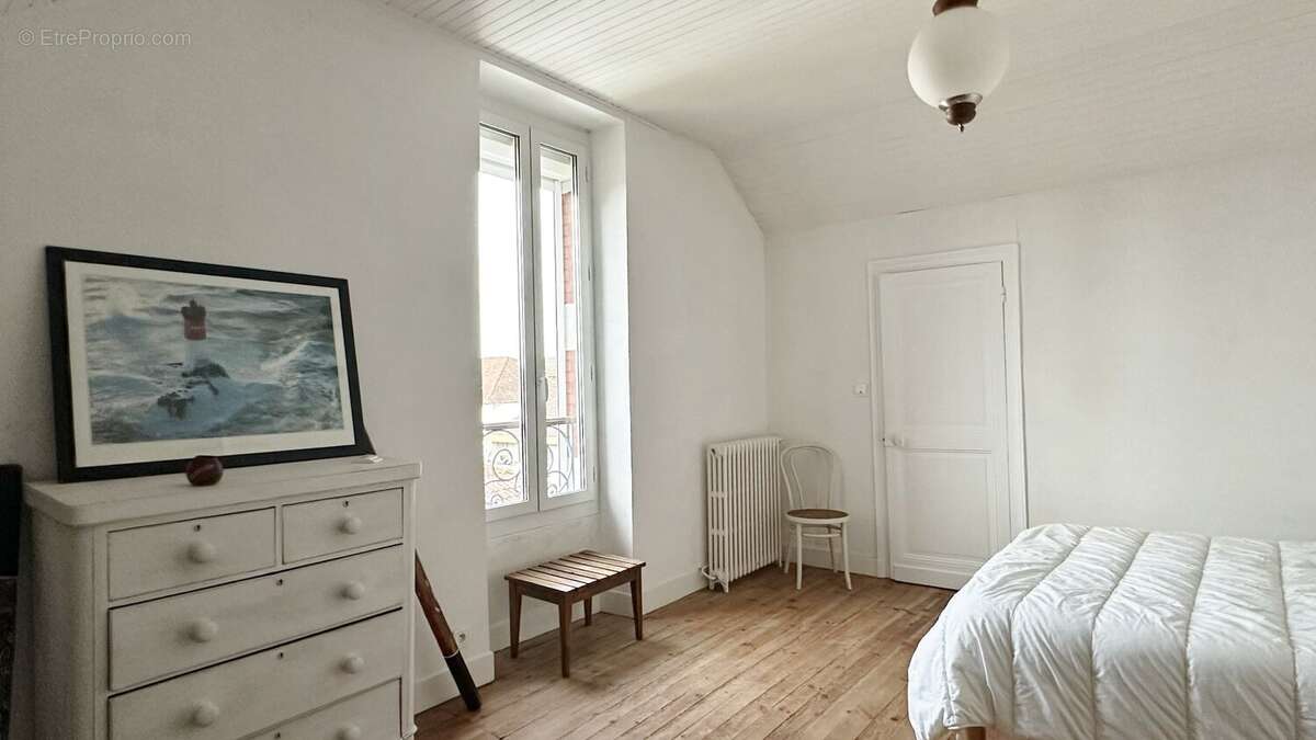 Maison de maitre de type t8 de 202 m2 avec piscine - photo 14