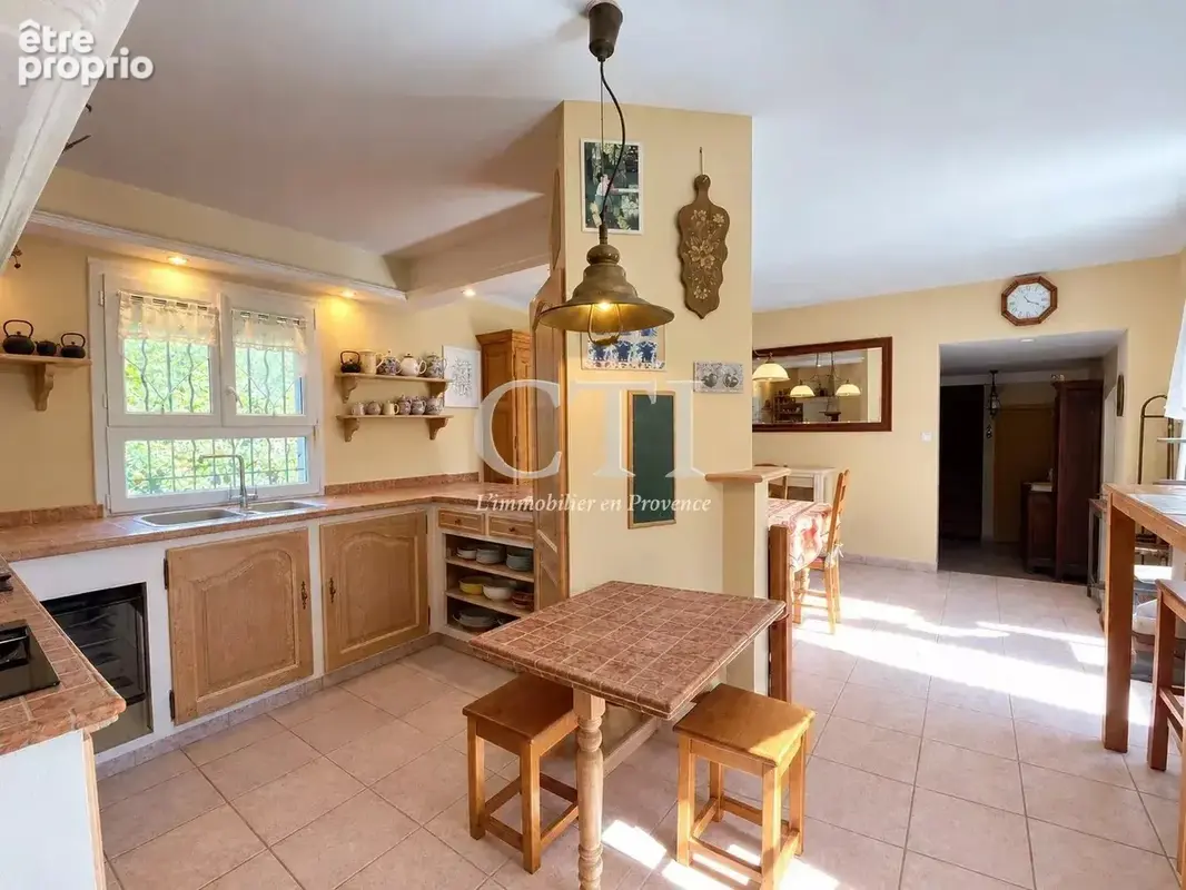 À vendre Villa provençale avec piscine et appartement indépendant - photo 7