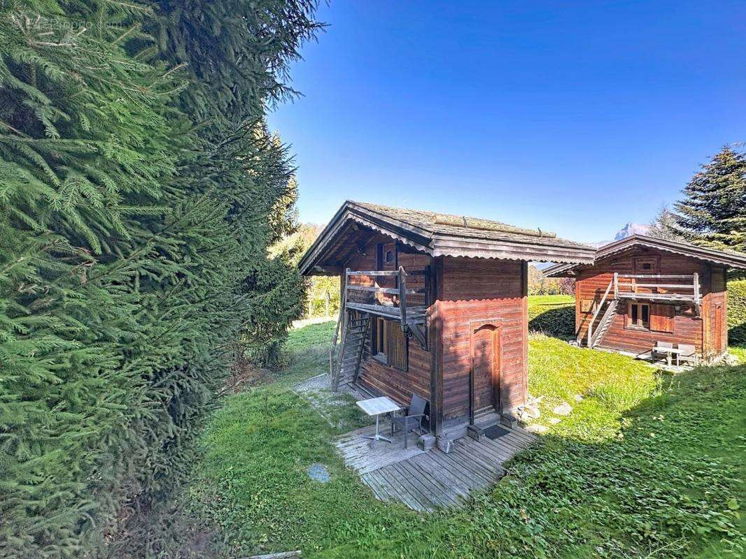 Maison à DEMI-QUARTIER