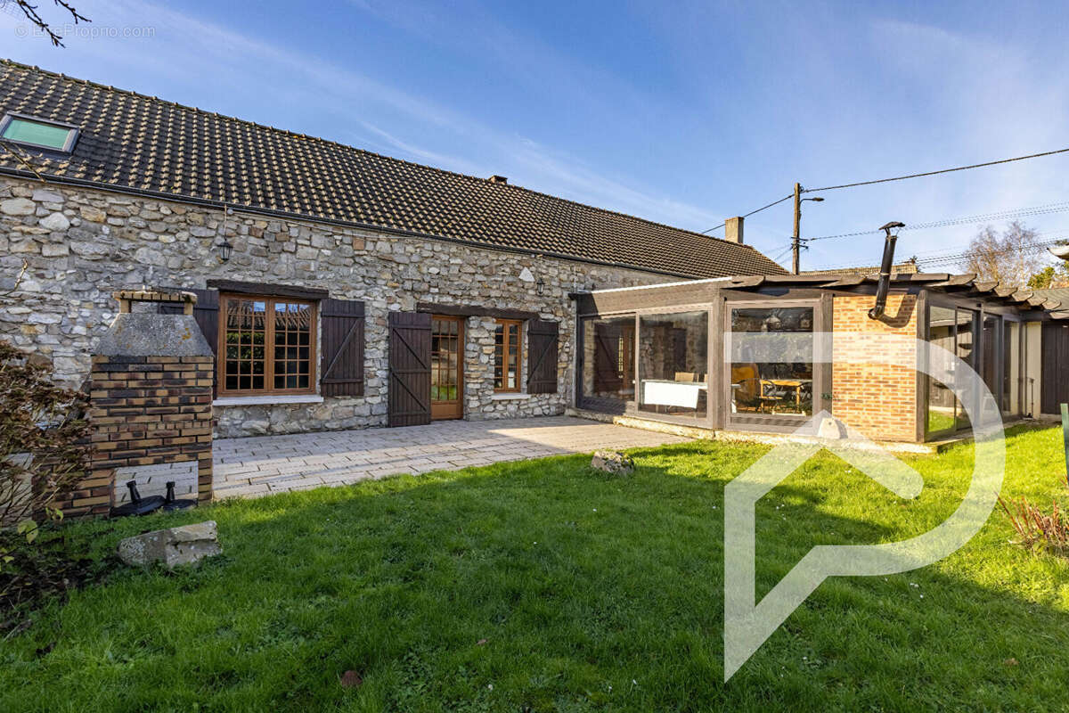 Maison à PEROY-LES-GOMBRIES