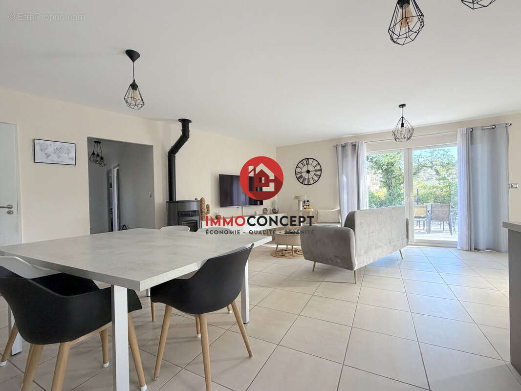 Maison à SAINT-VICTOR-LA-COSTE